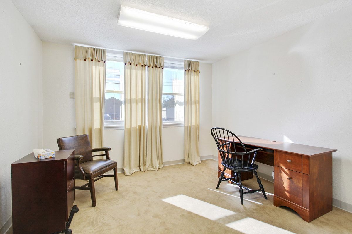 Commerce Court: 2901 Ridgelake Dr, Metairie, LA 70002